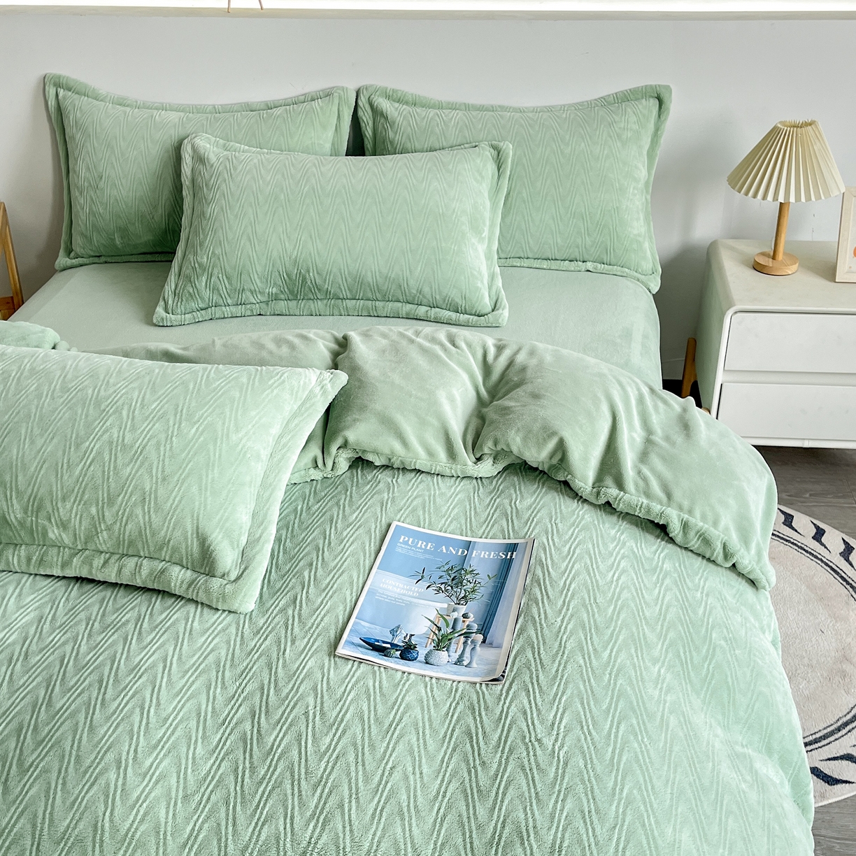 91家纺网 家纺一手货源 找家纺 2025新款全消光皮草绒纯色高克重四件套（赠送拎袋）——波纹 抹茶绿