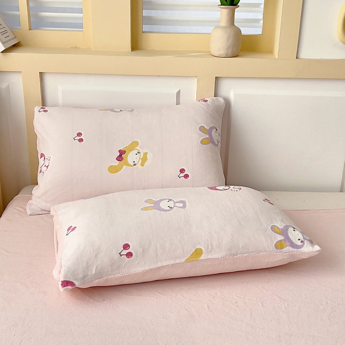 91家纺网 家纺一手货源 找家纺 找底底家纺 2025新款牛奶绒四件套（日发50套优惠8元一套） 樱桃兔