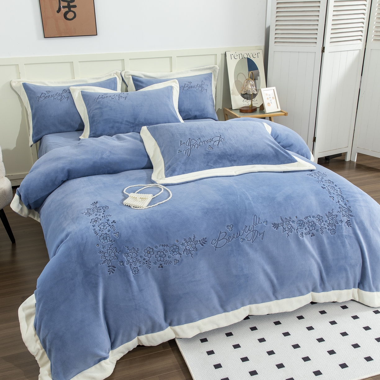 91家纺网 家纺一手货源 找家纺 贝尔 2025新款青黛-纯色高克重全消光蚕丝绒（赠送拎袋）拼角刺绣四件套 兰色