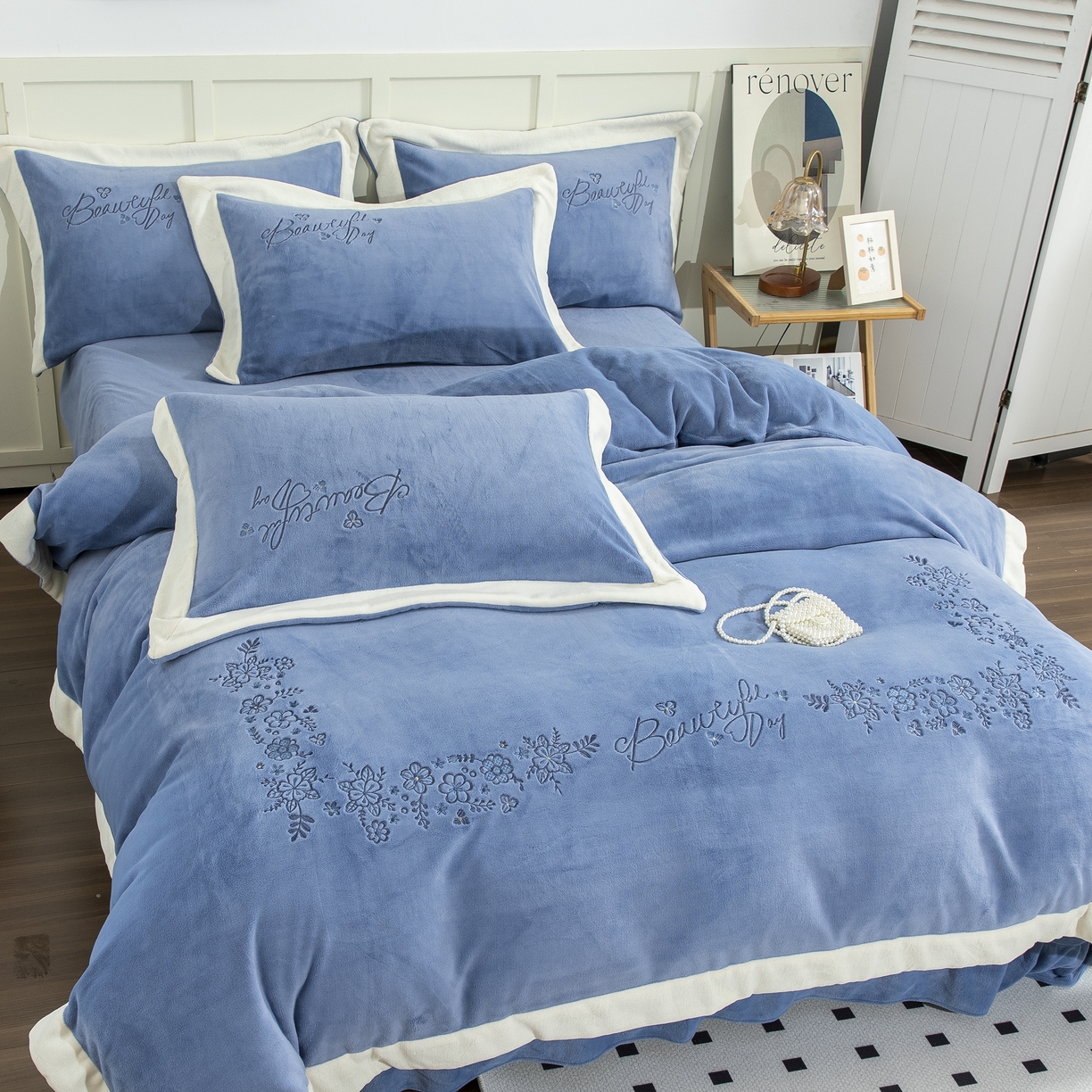 91家纺网 家纺一手货源 找家纺 贝尔 2025新款青黛-纯色高克重全消光蚕丝绒（赠送拎袋）拼角刺绣四件套 兰色