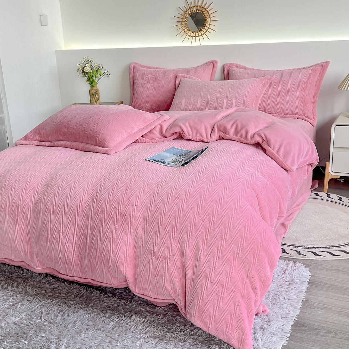 91家纺网 家纺一手货源 找家纺 2025新款全消光皮草绒纯色高克重四件套（赠送拎袋）——波纹 仙女粉