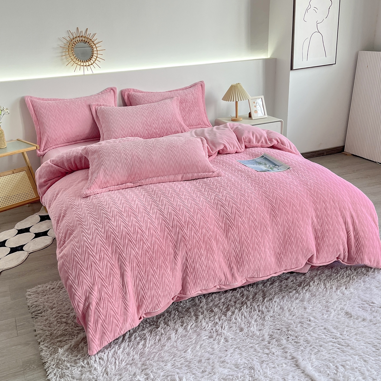 91家纺网 家纺一手货源 找家纺 2025新款全消光皮草绒纯色高克重四件套（赠送拎袋）——波纹 仙女粉