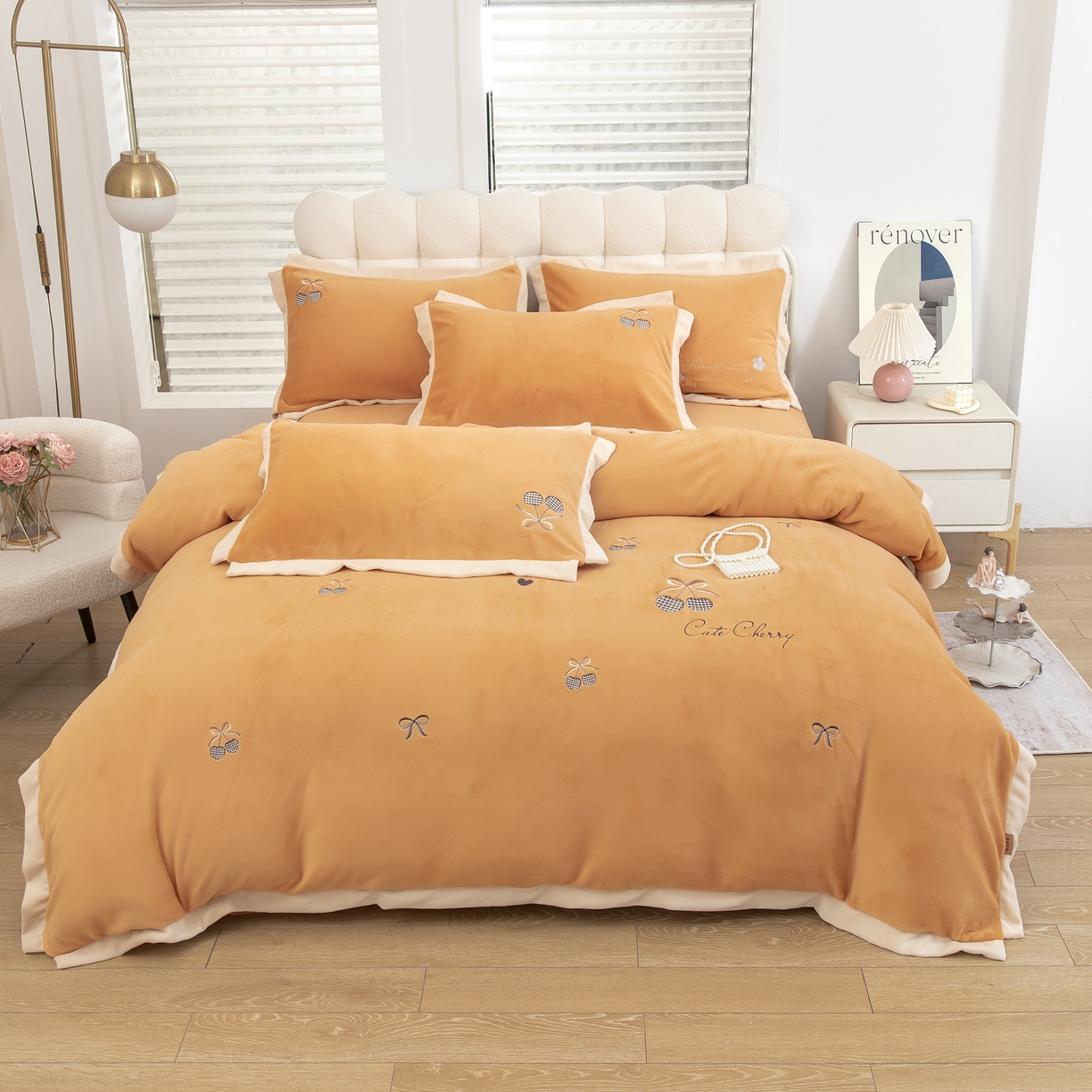 91家纺网 家纺一手货源 找家纺 贝尔 2025新款甜蜜樱桃-纯色高克重全消光蚕丝绒（赠送拎袋）-段角刺绣四件套 甜蜜樱桃-桔色