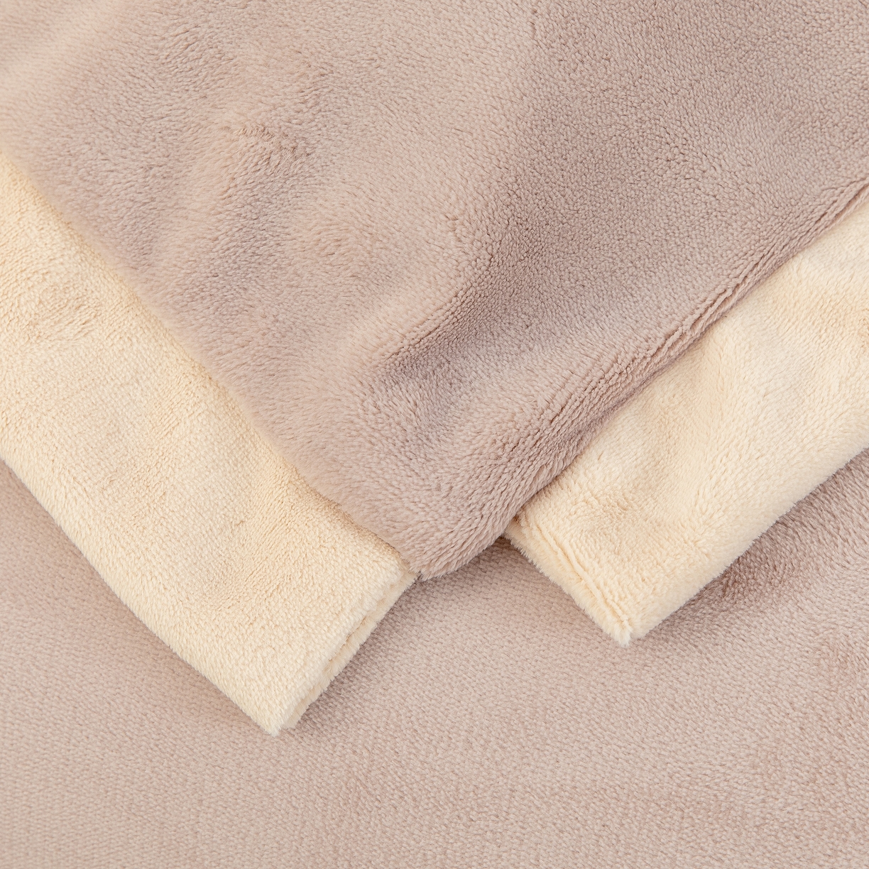 91家纺网 家纺一手货源 找家纺 贝尔 2025新款甜蜜樱桃-纯色高克重全消光蚕丝绒（赠送拎袋）-段角刺绣四件套 甜蜜樱桃-咖色