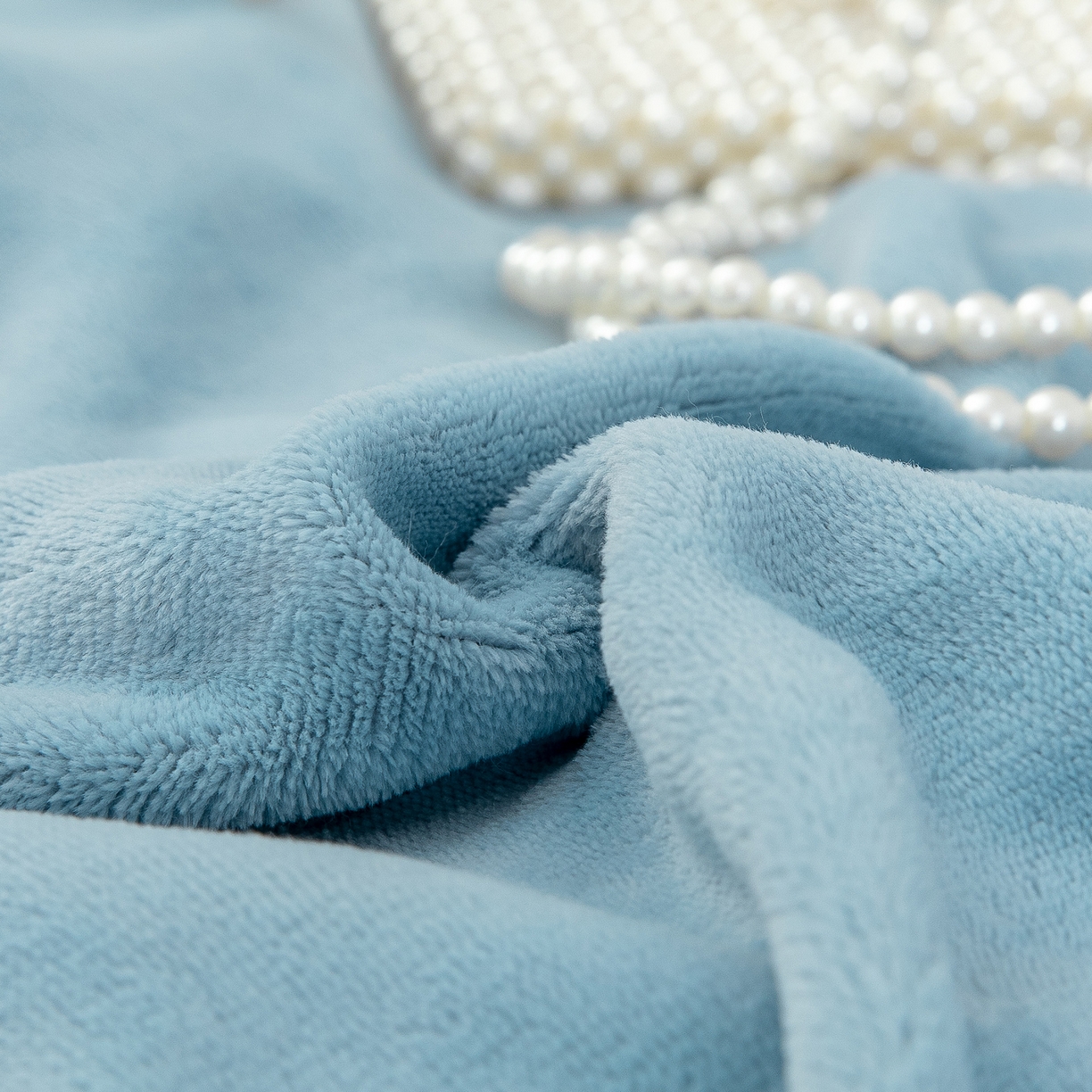 91家纺网 家纺一手货源 找家纺 贝尔 2025新款甜蜜樱桃-纯色高克重全消光蚕丝绒（赠送拎袋）-段角刺绣四件套 甜蜜樱桃-浅蓝