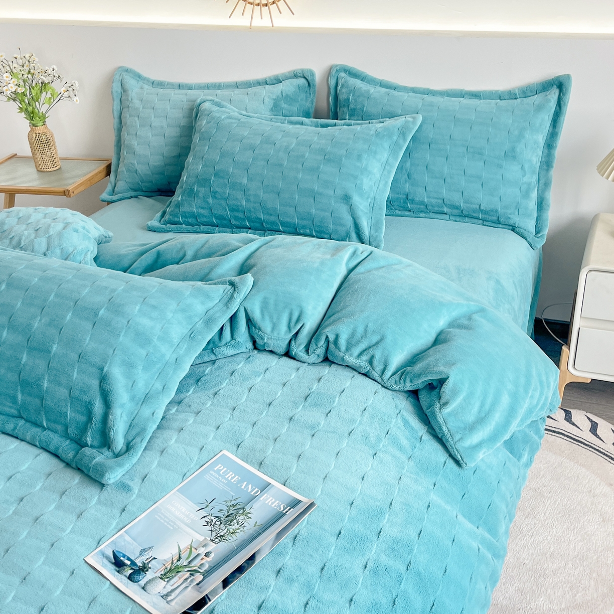 91家纺网 家纺一手货源 找家纺 （总） 2025新款全消光皮草绒纯色高克重四件套（赠送拎袋）——方格