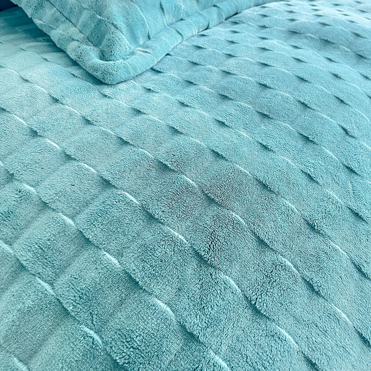 91家纺网 家纺一手货源 找家纺 （总） 2025新款全消光皮草绒纯色高克重四件套（赠送拎袋）——方格