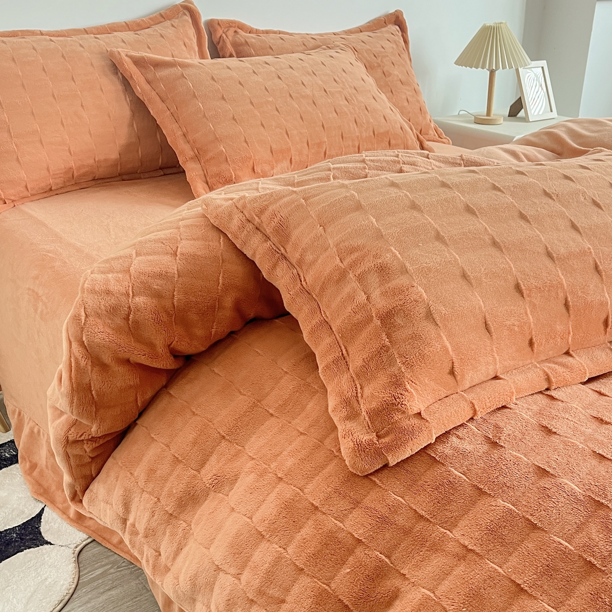 91家纺网 家纺一手货源 找家纺  2025新款全消光皮草绒纯色高克重四件套（赠送拎袋）——方格 橘色