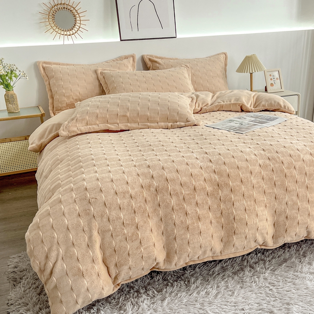 91家纺网 家纺一手货源 找家纺  2025新款全消光皮草绒纯色高克重四件套（赠送拎袋）——方格 米驼