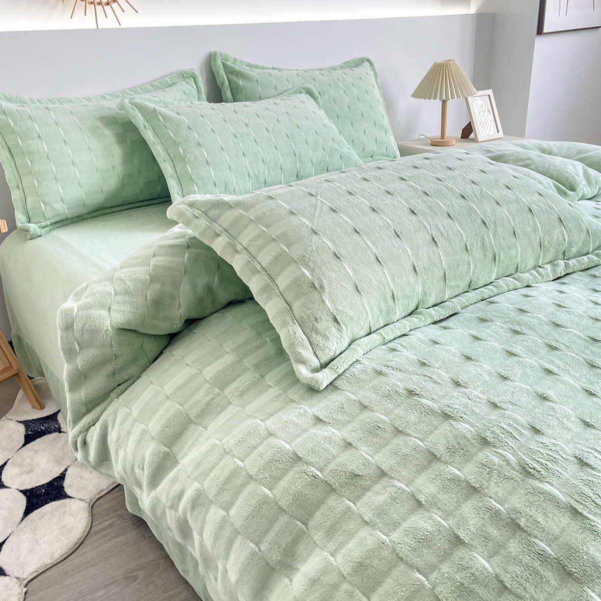 91家纺网 家纺一手货源 找家纺  2025新款全消光皮草绒纯色高克重四件套（赠送拎袋）——方格 抹茶绿