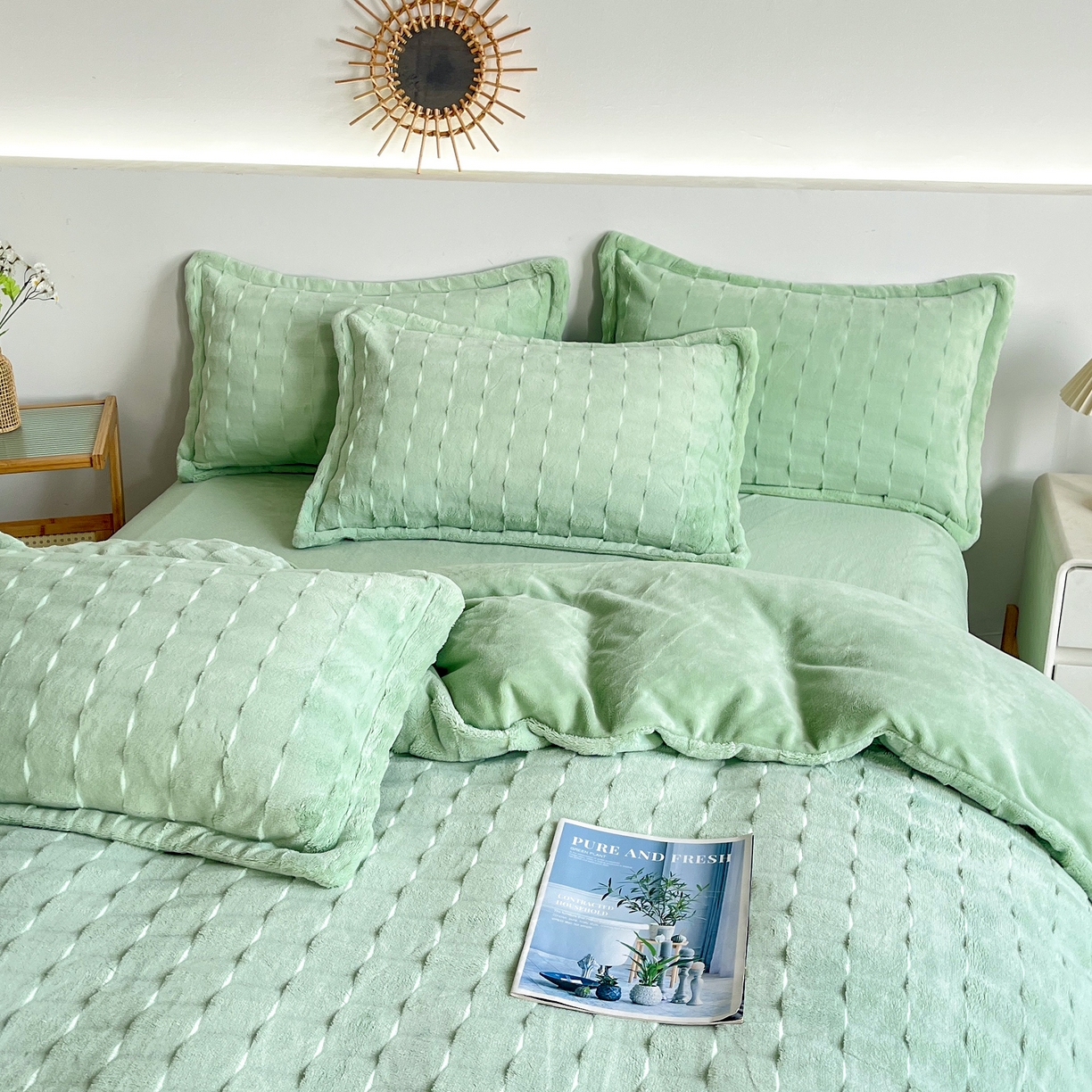 91家纺网 家纺一手货源 找家纺  2025新款全消光皮草绒纯色高克重四件套（赠送拎袋）——方格 抹茶绿