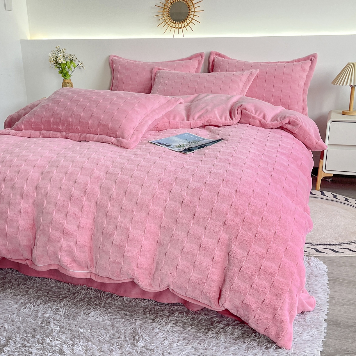 91家纺网 家纺一手货源 找家纺  2025新款全消光皮草绒纯色高克重四件套（赠送拎袋）——方格 仙女粉