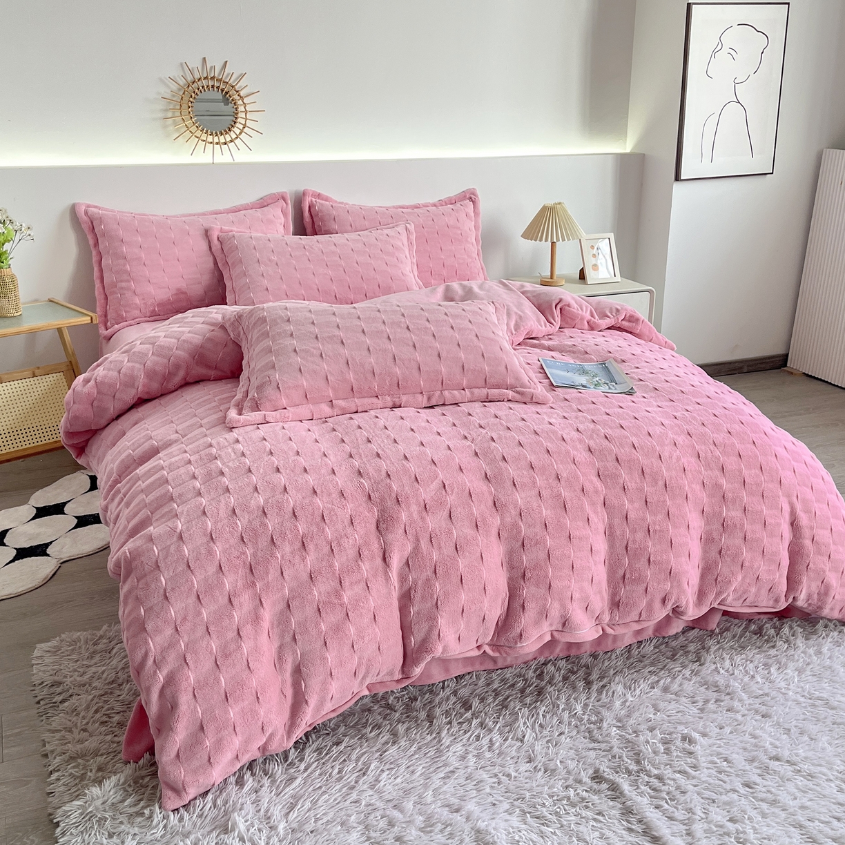 91家纺网 家纺一手货源 找家纺  2025新款全消光皮草绒纯色高克重四件套（赠送拎袋）——方格 仙女粉