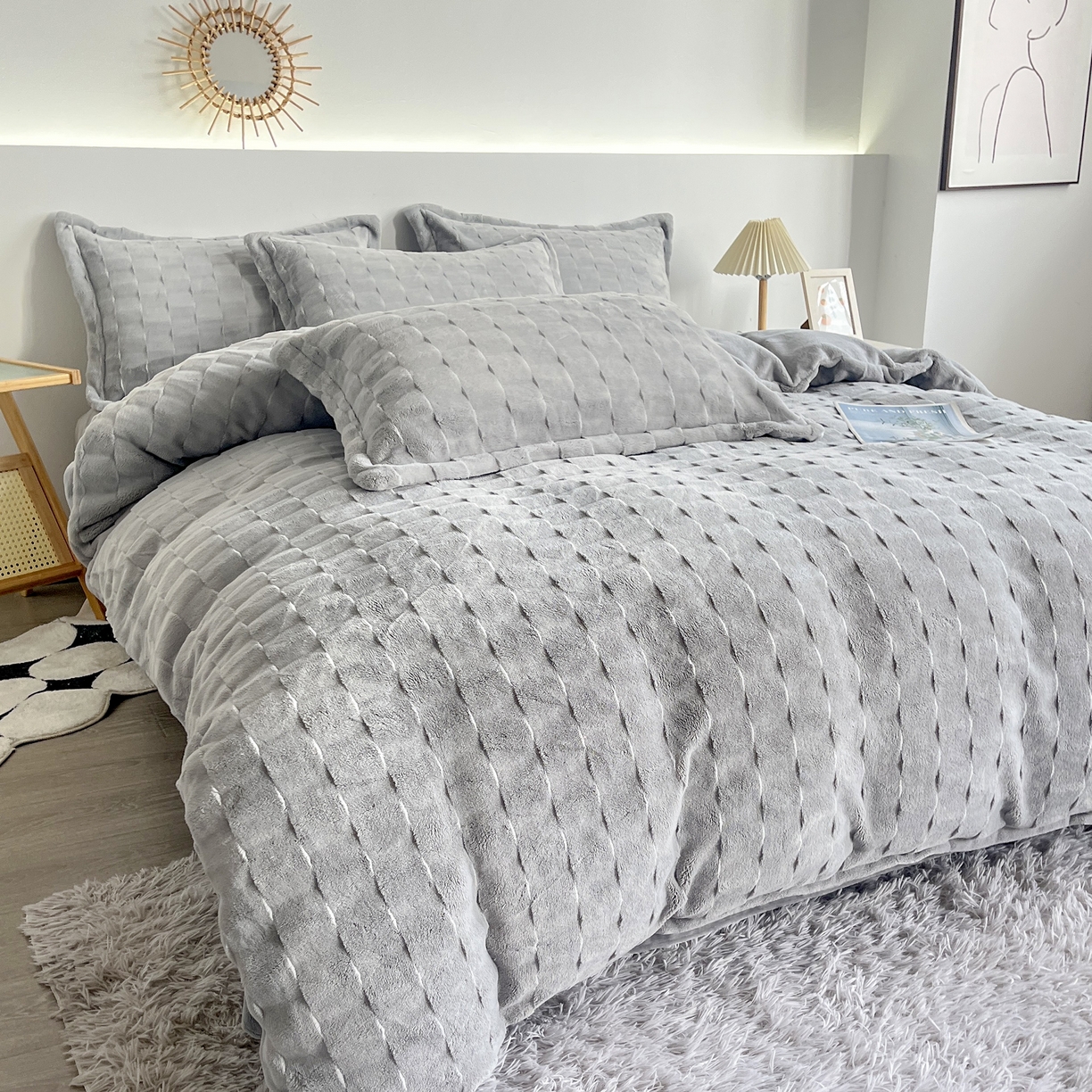 91家纺网 家纺一手货源 找家纺  2025新款全消光皮草绒纯色高克重四件套（赠送拎袋）——方格 银灰