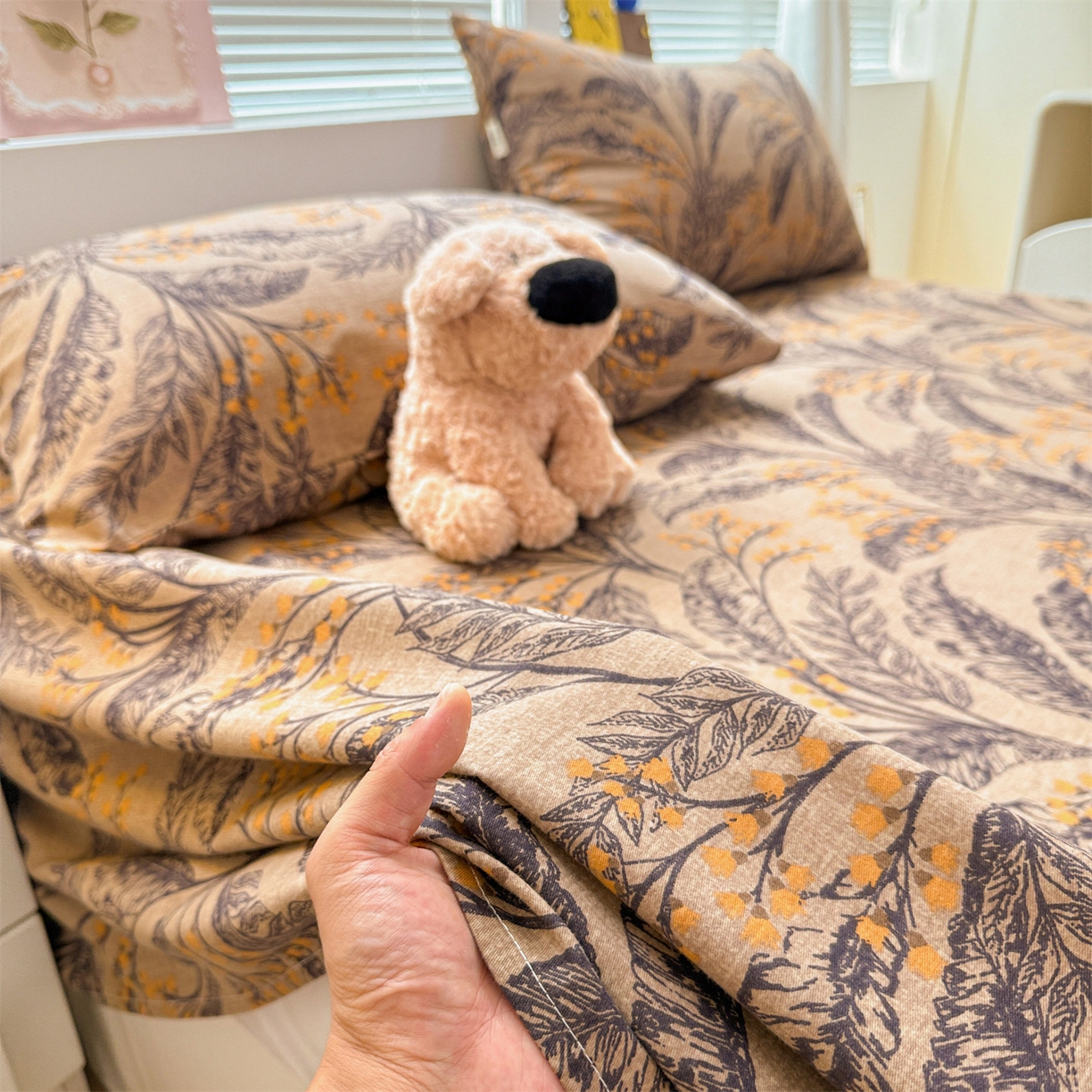 91家纺网 家纺一手货源 找家纺 名兮家居 2025秋冬新款100%全棉纯棉磨毛单床单 床单单件 繁叶流金-咖