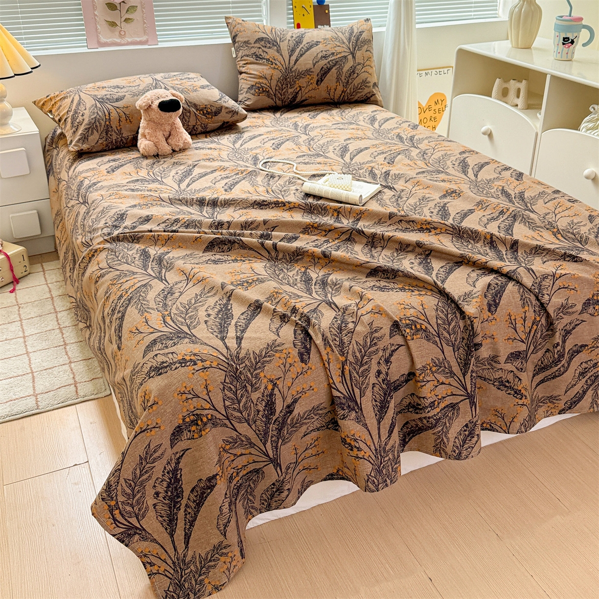 91家纺网 家纺一手货源 找家纺 名兮家居 2025秋冬新款100%全棉纯棉磨毛单床单 床单单件 繁叶流金-咖