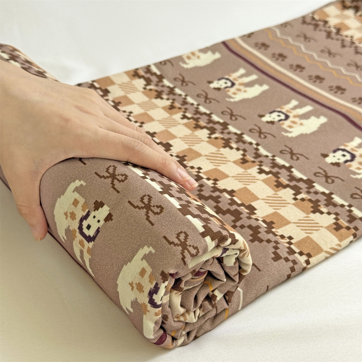 91家纺网 家纺一手货源 找家纺 名兮家居 2025秋冬新款100%全棉纯棉磨毛单床单 床单单件 蝴蝶结小狗-咖