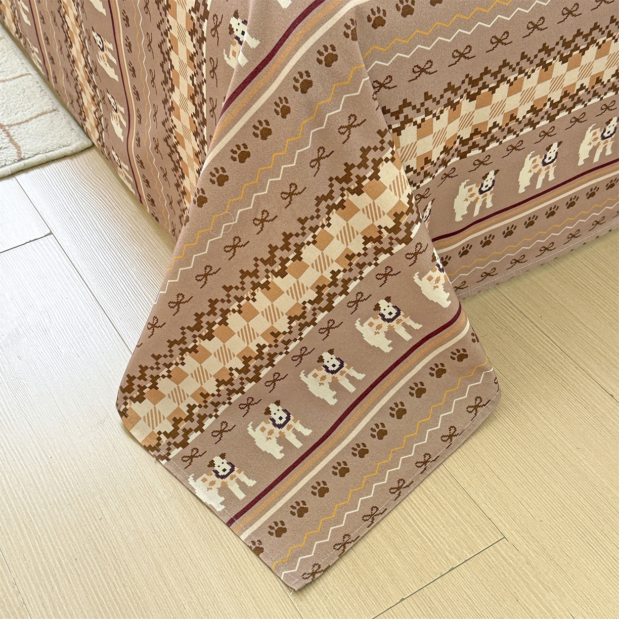 91家纺网 家纺一手货源 找家纺 名兮家居 2025秋冬新款100%全棉纯棉磨毛单床单 床单单件 蝴蝶结小狗-咖