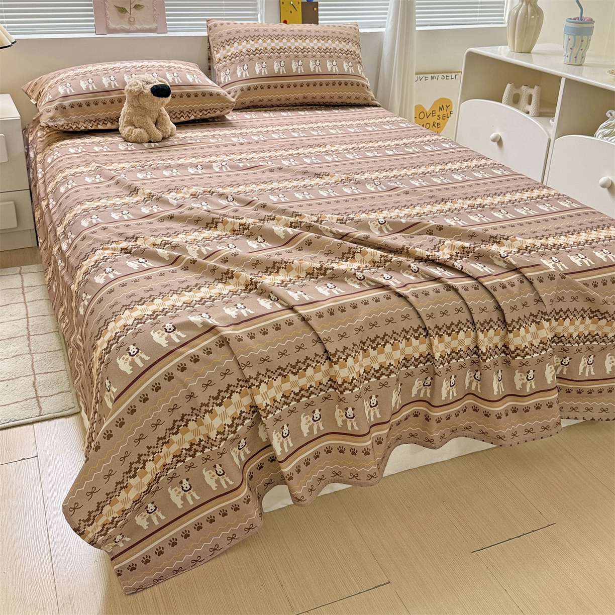 91家纺网 家纺一手货源 找家纺 名兮家居 2025秋冬新款100%全棉纯棉磨毛单床单 床单单件 蝴蝶结小狗-咖