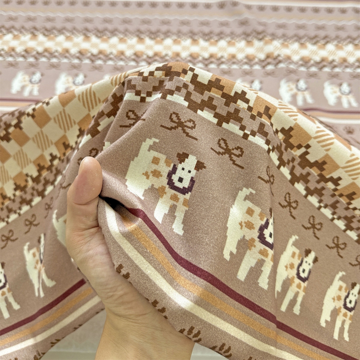 91家纺网 家纺一手货源 找家纺 名兮家居 2025秋冬新款100%全棉纯棉磨毛单床单 床单单件 蝴蝶结小狗-咖