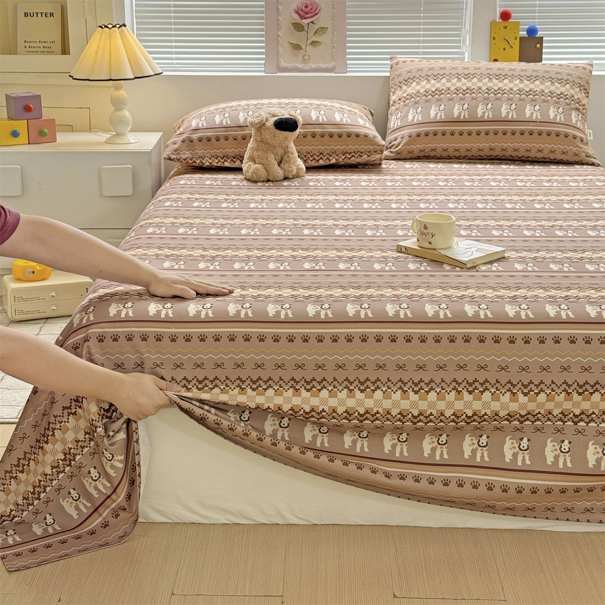 91家纺网 家纺一手货源 找家纺 名兮家居 2025秋冬新款100%全棉纯棉磨毛单床单 床单单件 蝴蝶结小狗-咖