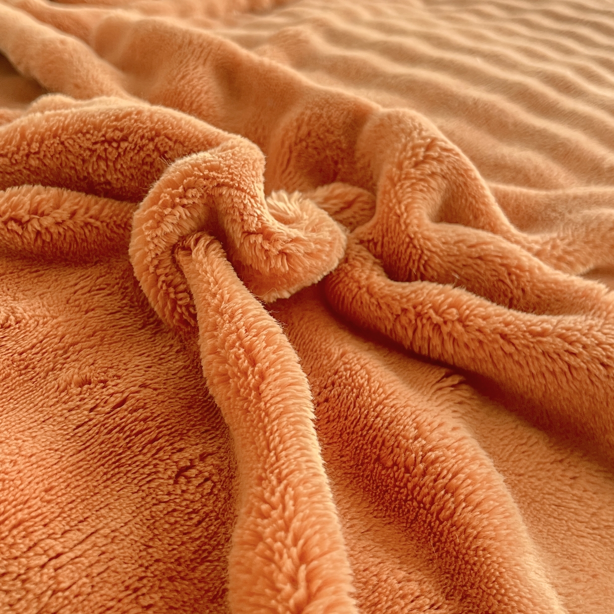 91家纺网 家纺一手货源 找家纺 2025新款全消光皮草绒纯色高克重 四件套——泡泡（赠送拎袋） 橘色