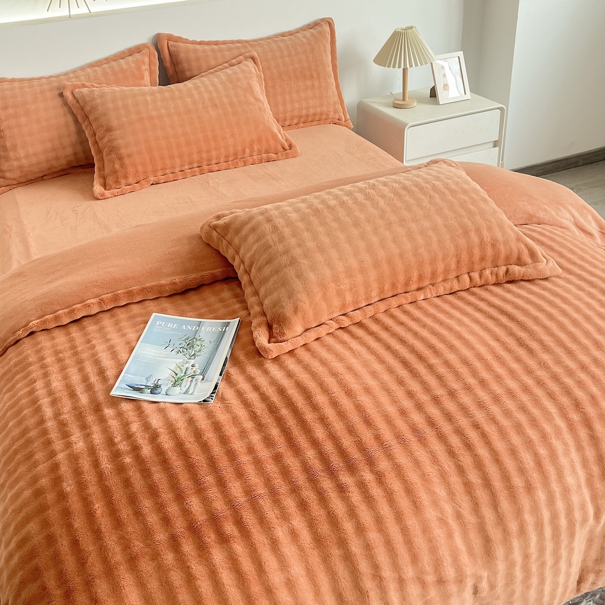 91家纺网 家纺一手货源 找家纺 2025新款全消光皮草绒纯色高克重 四件套——泡泡（赠送拎袋） 橘色