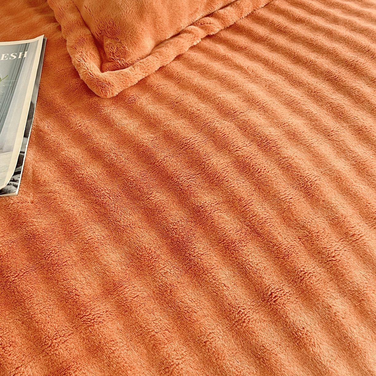 91家纺网 家纺一手货源 找家纺 2025新款全消光皮草绒纯色高克重 四件套——泡泡（赠送拎袋） 橘色