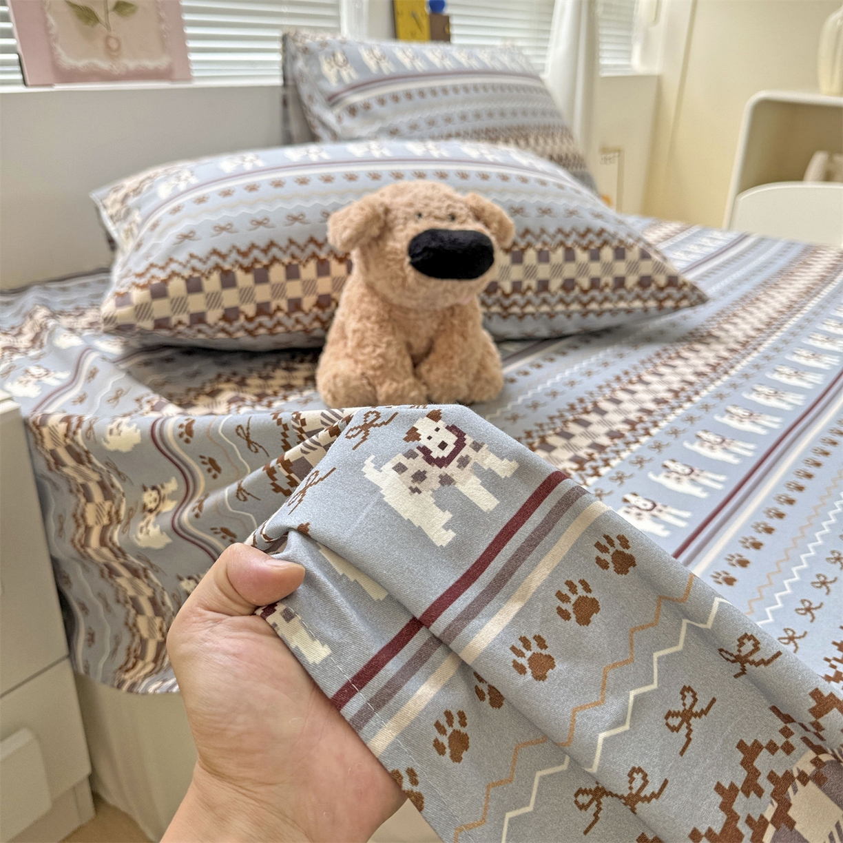 91家纺网 家纺一手货源 找家纺 名兮家居 2025秋冬新款100%全棉纯棉磨毛单床单 床单单件 蝴蝶结小狗-蓝