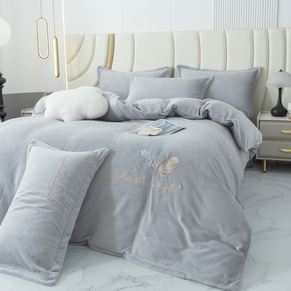 91家纺网 家纺一手货源 找家纺 贝尔 2025新款纯色高克重牛奶绒刺绣四件套-羽魅 羽魅-高级灰