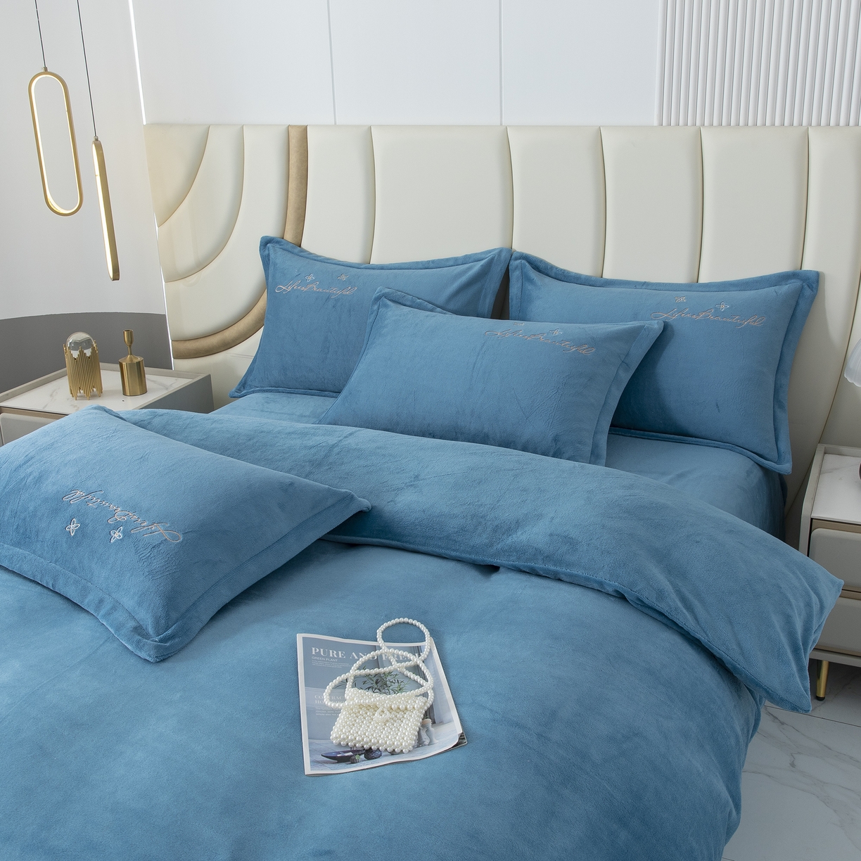 91家纺网 家纺一手货源 找家纺 贝尔 2025新款纯色高克重牛奶绒刺绣四件套-羽魅 羽魅-蓝色