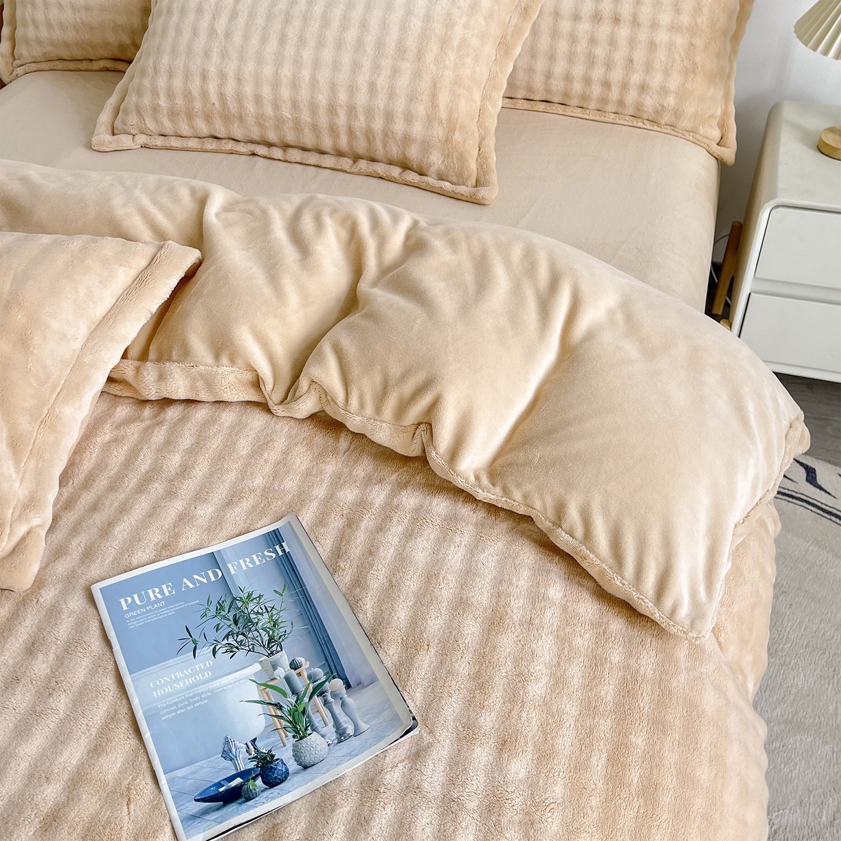 91家纺网 家纺一手货源 找家纺 2025新款全消光皮草绒纯色高克重 四件套——泡泡（赠送拎袋） 米驼