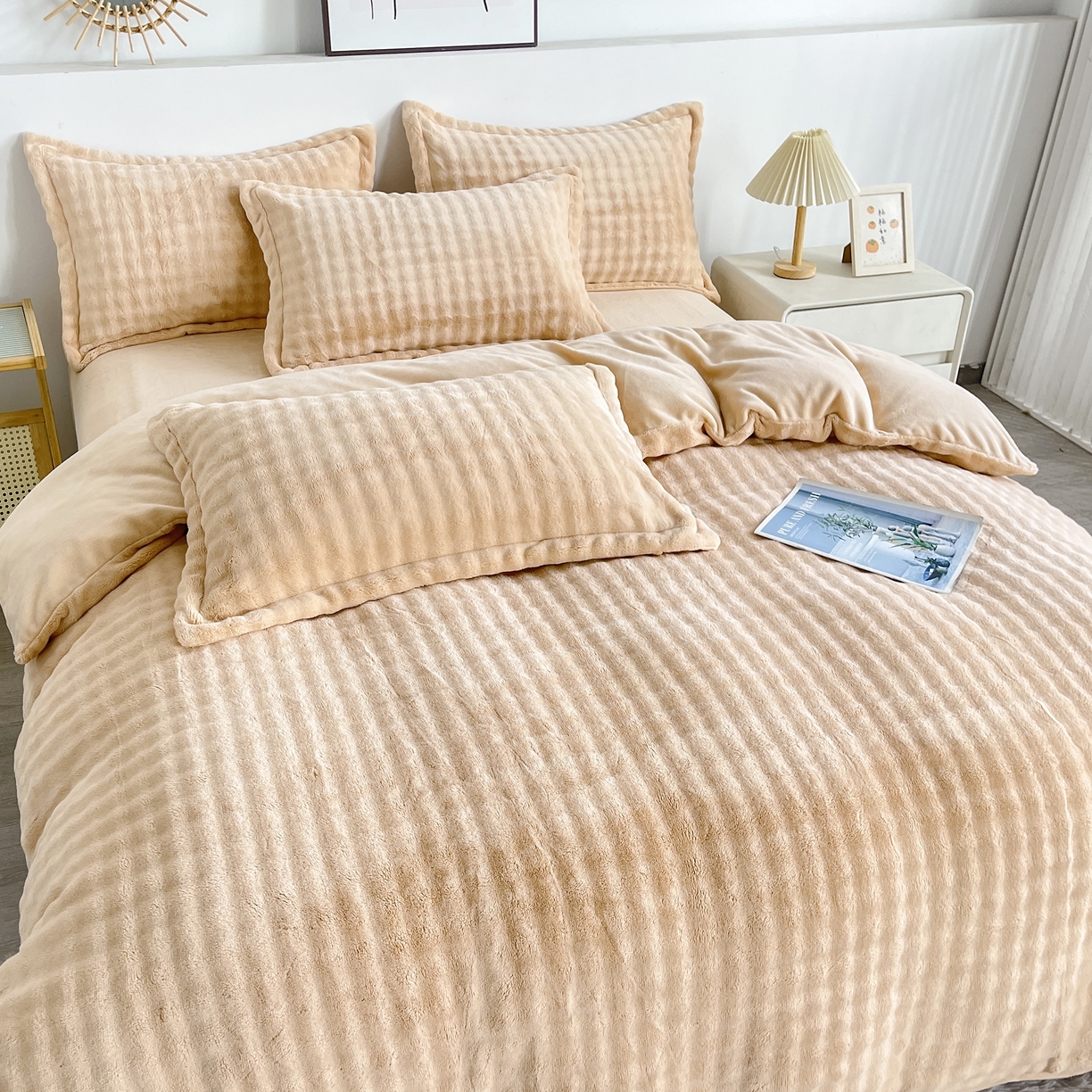 91家纺网 家纺一手货源 找家纺 2025新款全消光皮草绒纯色高克重 四件套——泡泡（赠送拎袋） 米驼