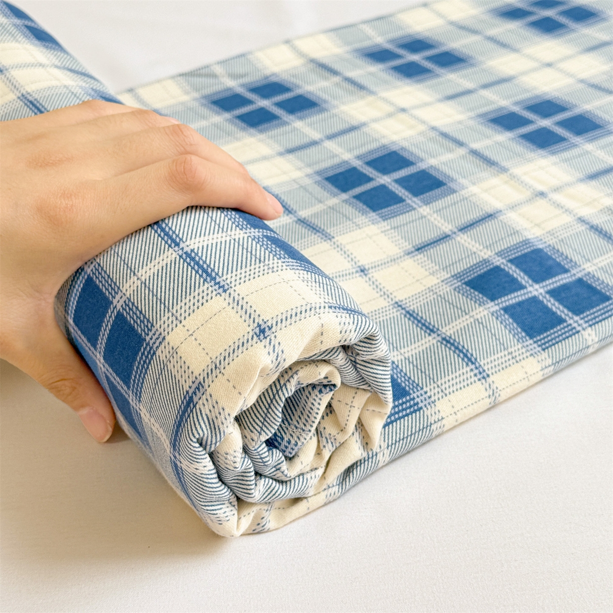 91家纺网 家纺一手货源 找家纺 名兮家居 2025秋冬新款100%全棉纯棉磨毛单床单 床单单件 蓝白格语