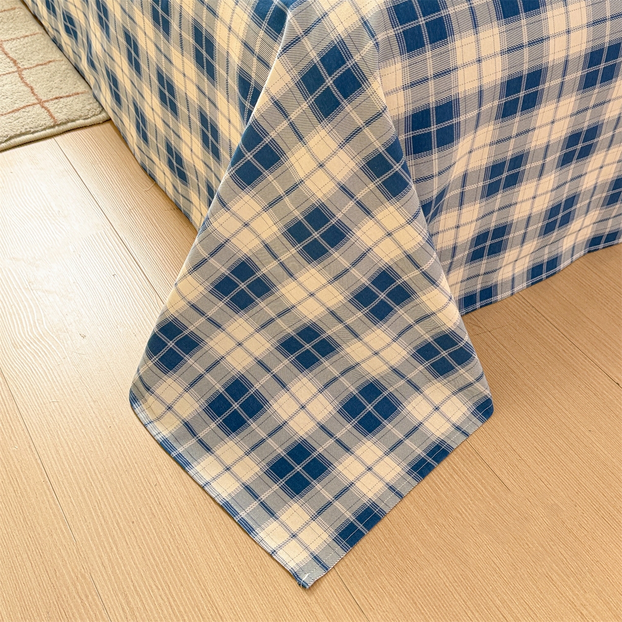 91家纺网 家纺一手货源 找家纺 名兮家居 2025秋冬新款100%全棉纯棉磨毛单床单 床单单件 蓝白格语