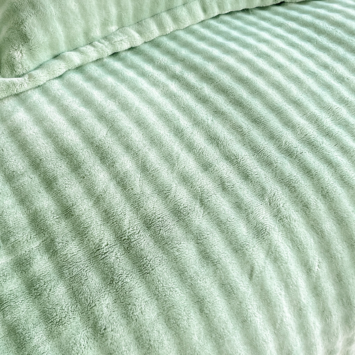 91家纺网 家纺一手货源 找家纺 2025新款全消光皮草绒纯色高克重 四件套——泡泡（赠送拎袋） 抹茶绿
