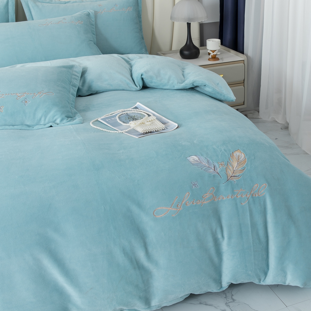 91家纺网 家纺一手货源 找家纺 贝尔 2025新款纯色高克重牛奶绒刺绣四件套-羽魅 羽魅-浅绿