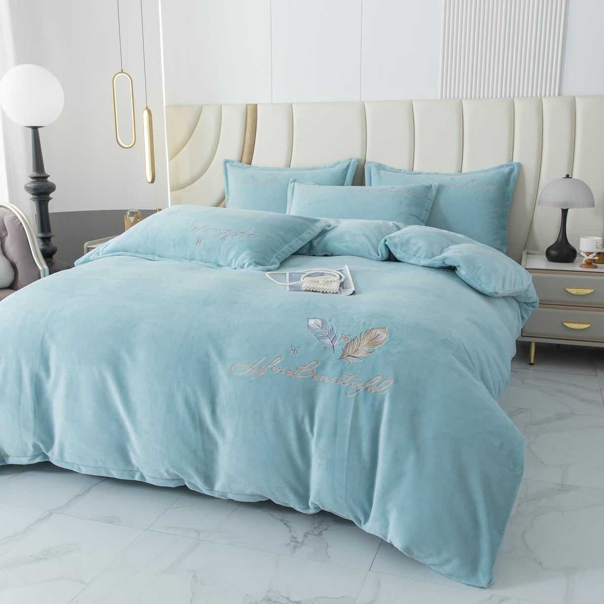 91家纺网 家纺一手货源 找家纺 贝尔 2025新款纯色高克重牛奶绒刺绣四件套-羽魅 羽魅-浅绿