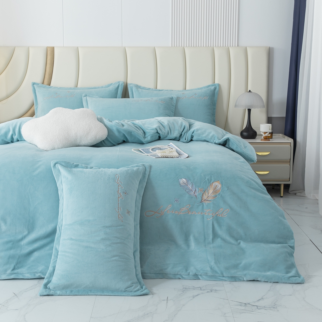 91家纺网 家纺一手货源 找家纺 贝尔 2025新款纯色高克重牛奶绒刺绣四件套-羽魅 羽魅-浅绿