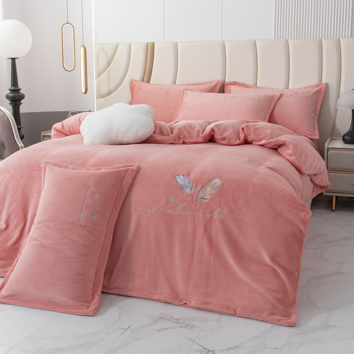 91家纺网 家纺一手货源 找家纺 贝尔 2025新款纯色高克重牛奶绒刺绣四件套-羽魅 羽魅-玉色