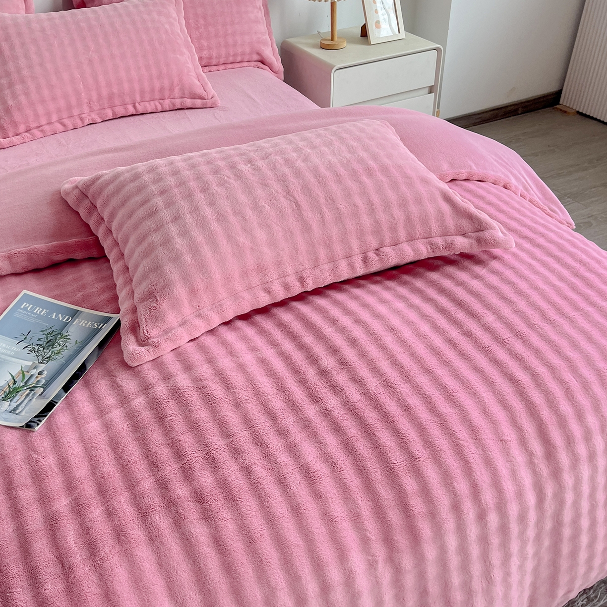 91家纺网 家纺一手货源 找家纺 2025新款全消光皮草绒纯色高克重 四件套——泡泡（赠送拎袋） 仙女粉