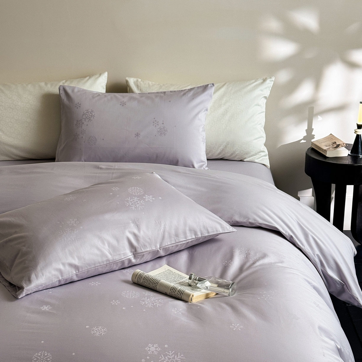 91家纺网 家纺一手货源 找家纺 （总）ONE TWO ONE 1212025新款100S长绒棉纯棉活性印染提花四件套雪落绒花风格二【为了各位老板们都有利润空间，平台控价券后不得低于228/318/338元，感谢您的配合与支持！】