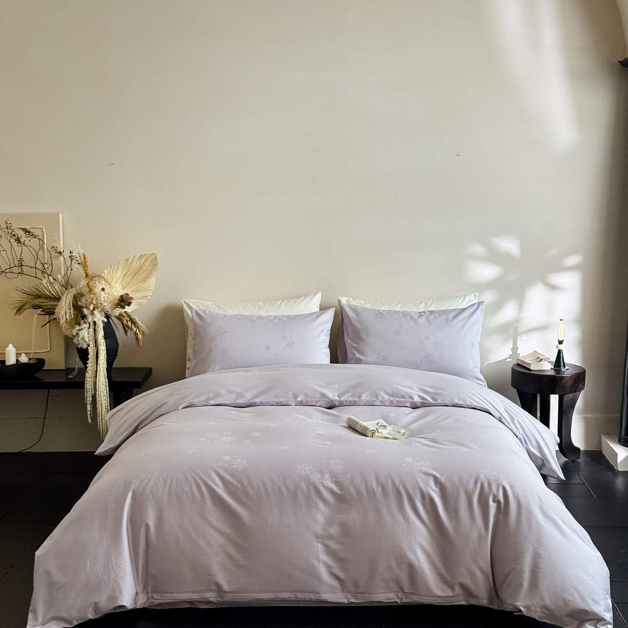 91家纺网 家纺一手货源 找家纺 （总）ONE TWO ONE 1212025新款100S长绒棉纯棉活性印染提花四件套雪落绒花风格二【为了各位老板们都有利润空间，平台控价券后不得低于228/318/338元，感谢您的配合与支持！】