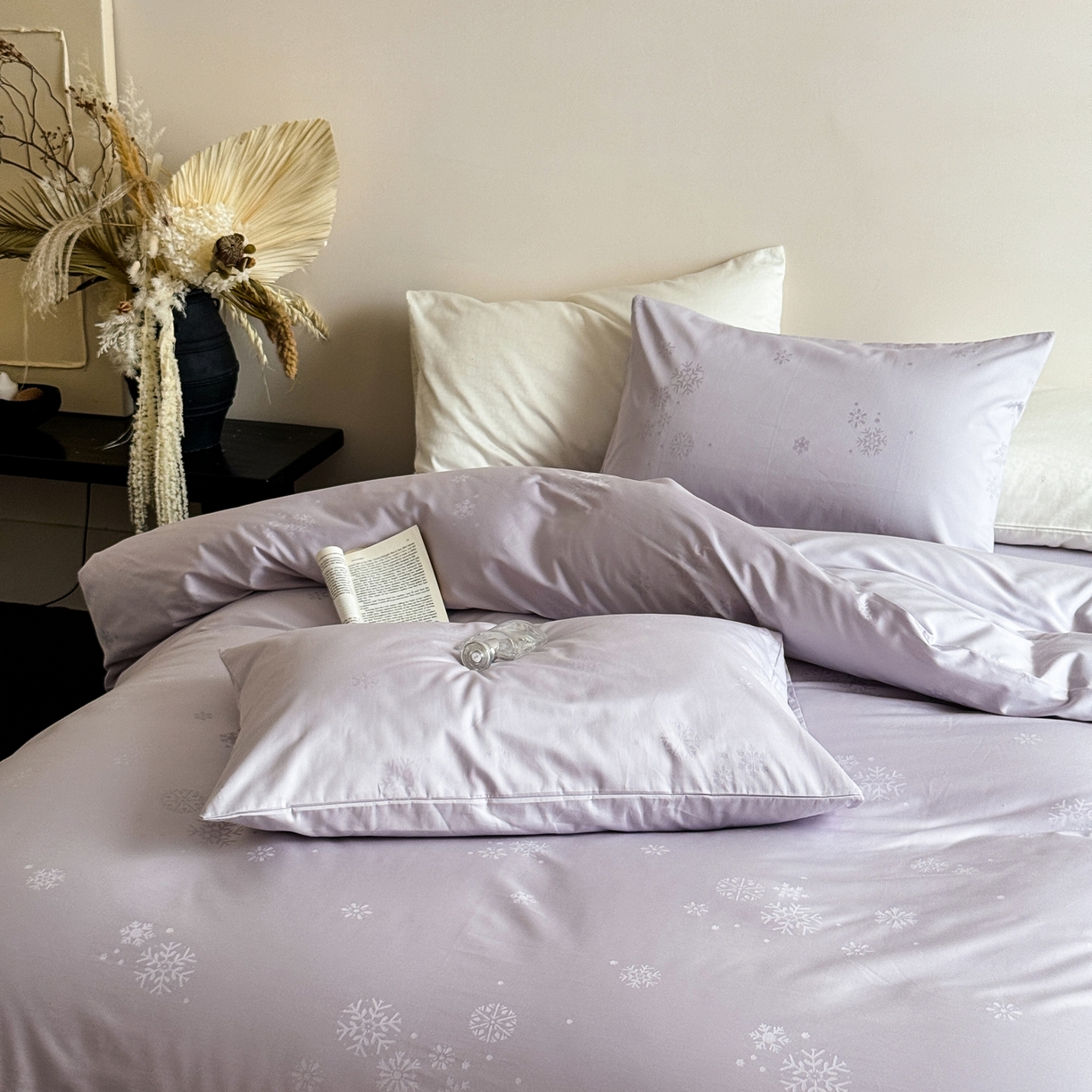 91家纺网 家纺一手货源 找家纺 （总）ONE TWO ONE 1212025新款100S长绒棉纯棉活性印染提花四件套雪落绒花风格二【为了各位老板们都有利润空间，平台控价券后不得低于228/318/338元，感谢您的配合与支持！】