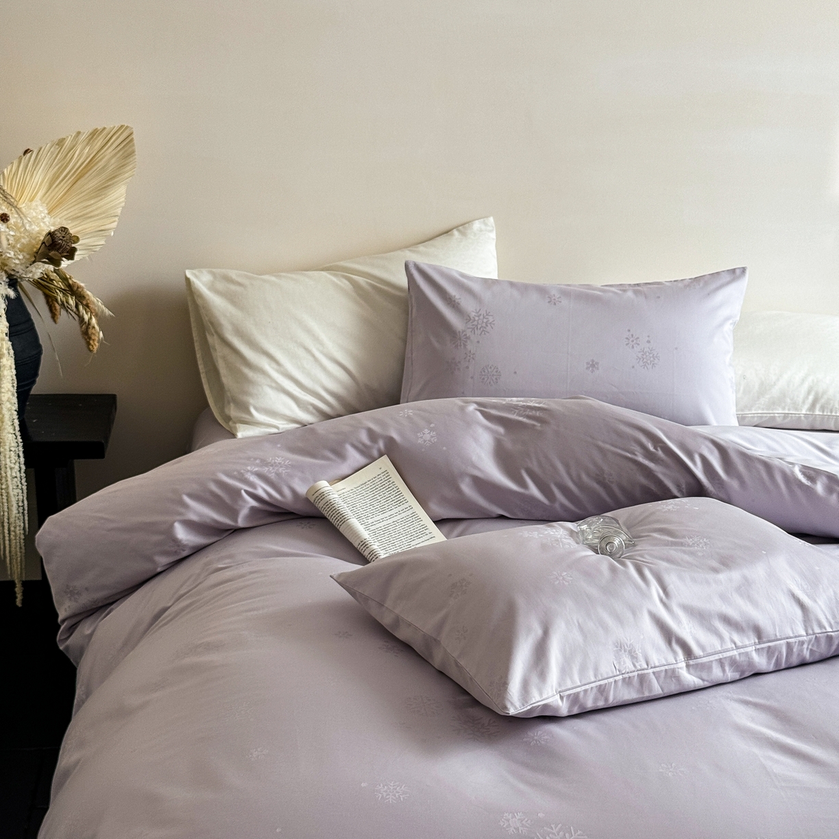 91家纺网 家纺一手货源 找家纺 （总）ONE TWO ONE 1212025新款100S长绒棉纯棉活性印染提花四件套雪落绒花风格二【为了各位老板们都有利润空间，平台控价券后不得低于228/318/338元，感谢您的配合与支持！】