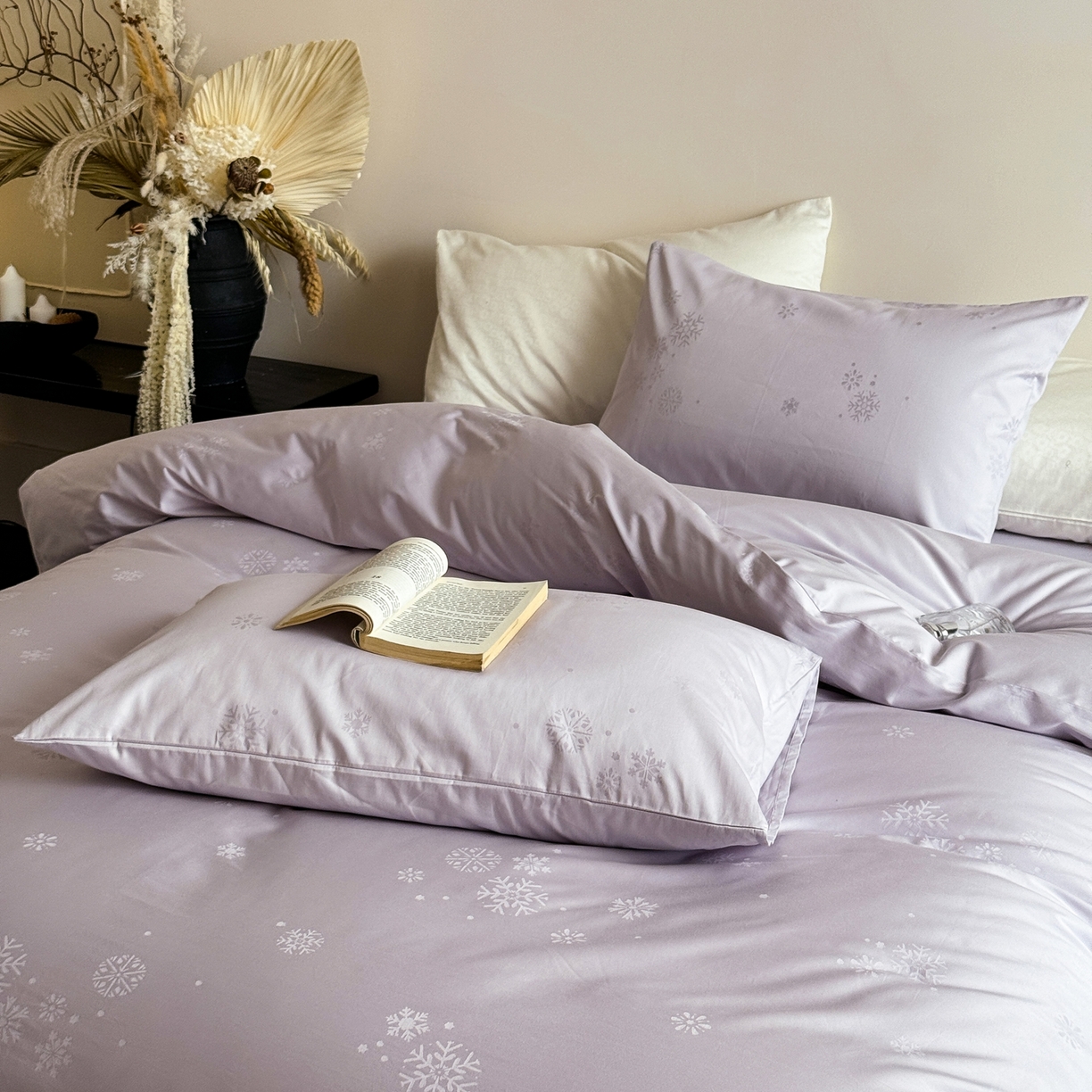 91家纺网 家纺一手货源 找家纺 （总）ONE TWO ONE 1212025新款100S长绒棉纯棉活性印染提花四件套雪落绒花风格二【为了各位老板们都有利润空间，平台控价券后不得低于228/318/338元，感谢您的配合与支持！】