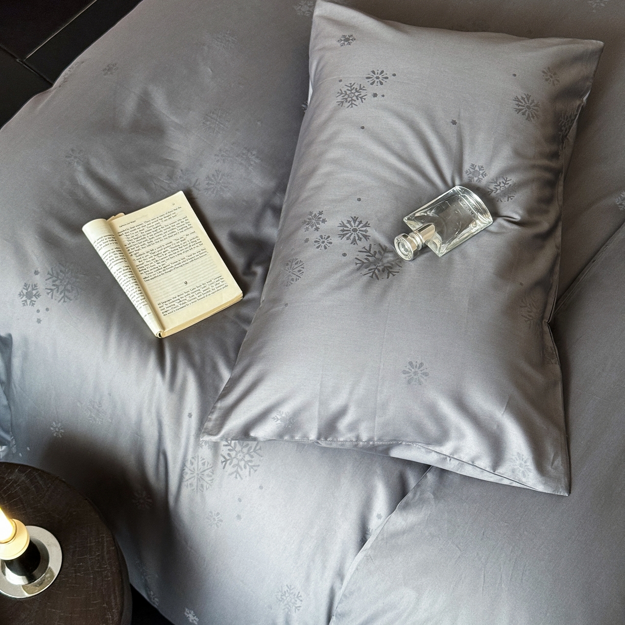 91家纺网 家纺一手货源 找家纺 ONE TWO ONE 1212025新款100S长绒棉纯棉活性印染提花四件套雪落绒花风格二【为了各位老板们都有利润空间，平台控价券后不得低于228/318/338元，感谢您的配合与支持！】 雪落绒花