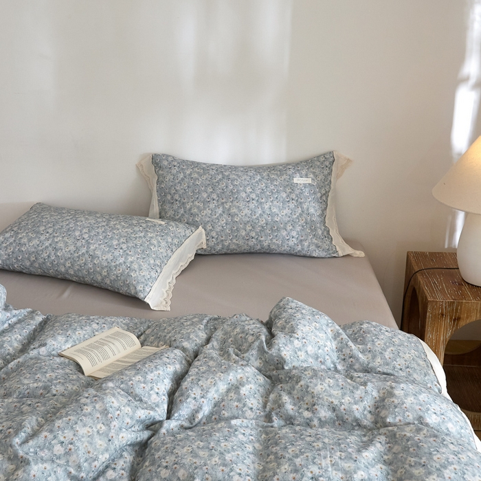 91家纺网 家纺一手货源 找家纺 大彩家居 2025新款全棉纯棉水洗磨毛四件套 浅蓝繁花