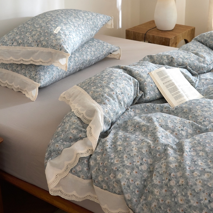 91家纺网 家纺一手货源 找家纺 大彩家居 2025新款全棉纯棉水洗磨毛四件套 浅蓝繁花