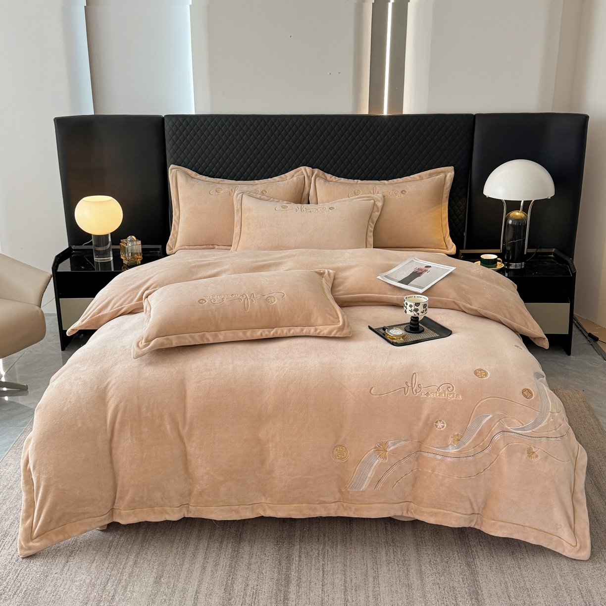 91家纺网 家纺一手货源 找家纺 （总）慕克斯 2025直播新款高克重8.5斤纯色刺绣牛奶绒四件套